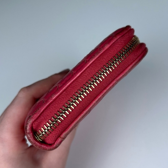Bottega Veneta Intrecciato Pink Zip Around Wallet EUC. - Picture 4 of 9